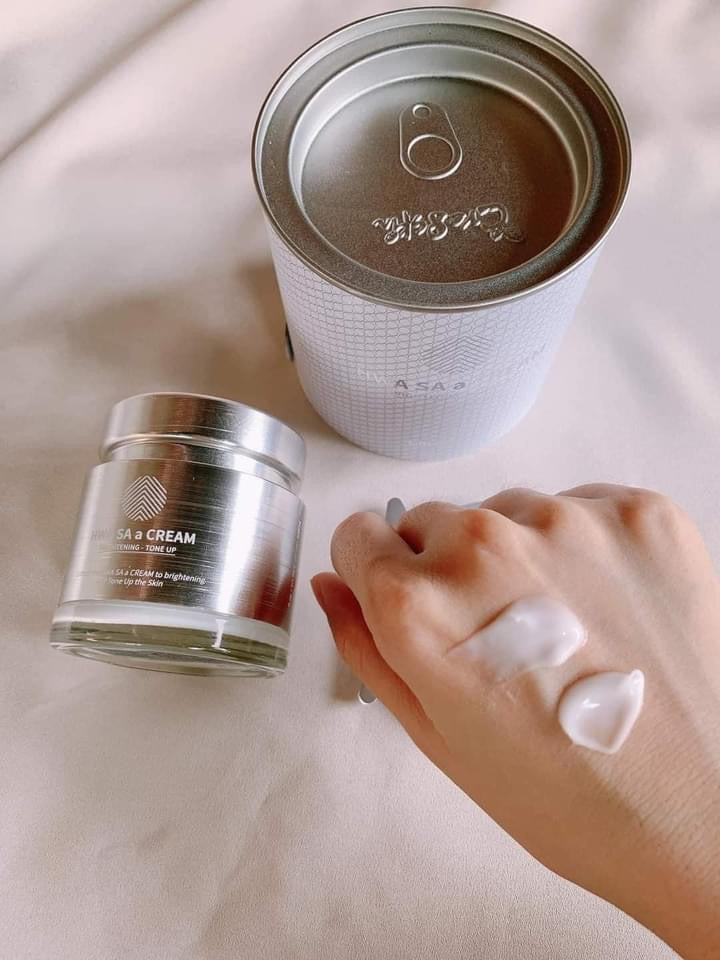 Kem ca hoi trang cre8skin Hwa sa a cream