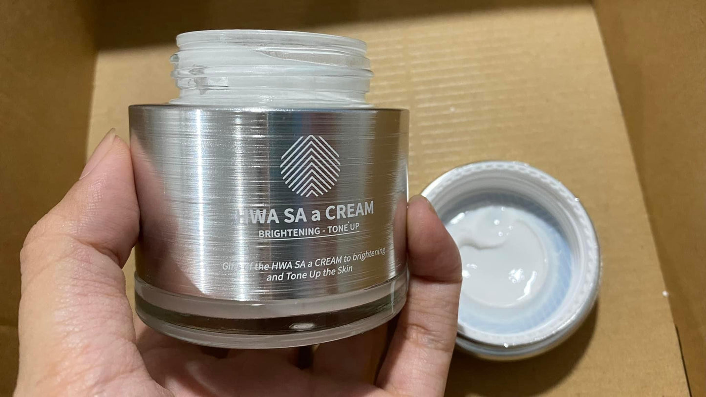 Kem ca hoi trang cre8skin Hwa sa a cream