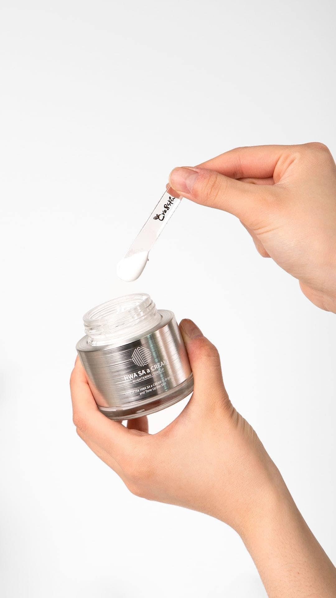 Kem ca hoi trang cre8skin Hwa sa a cream