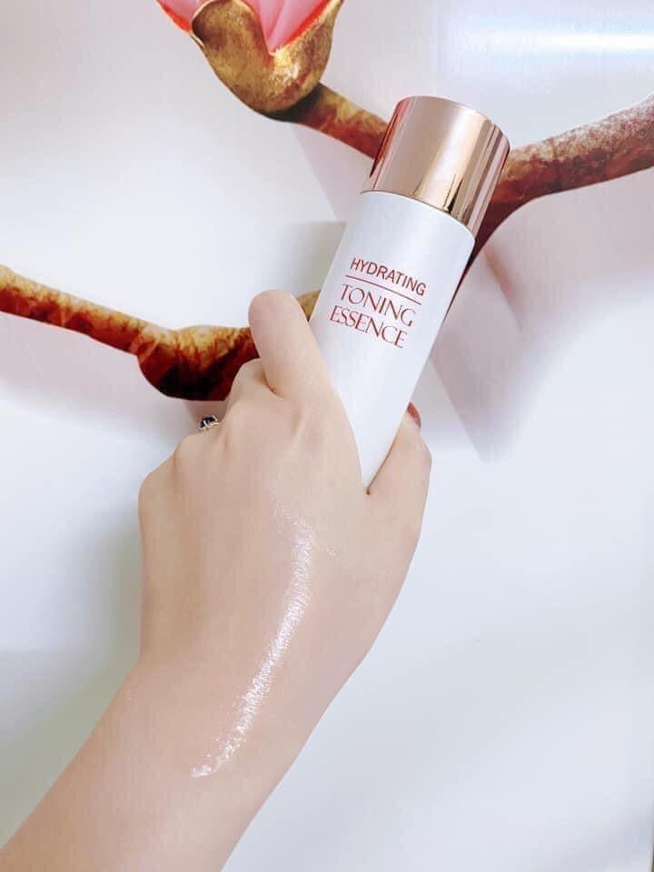 Hydrating Toning Essence