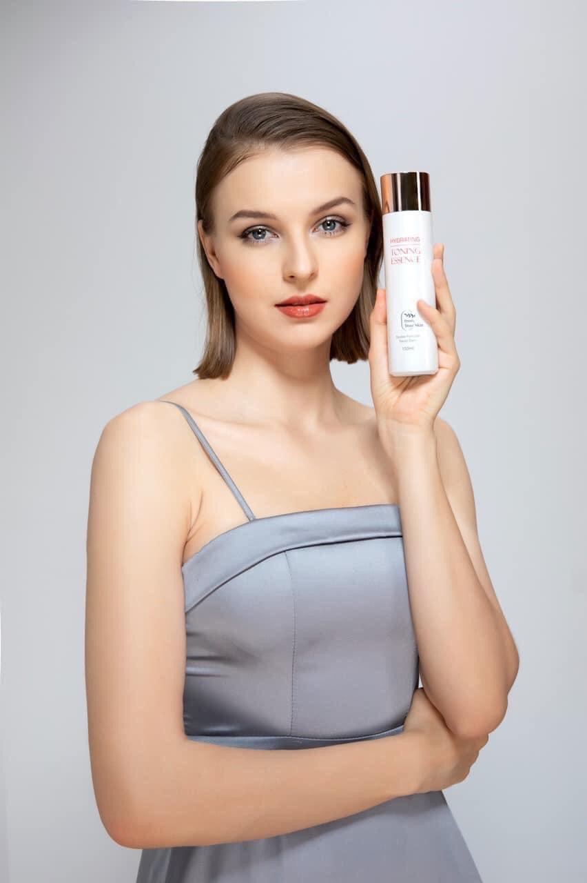 Hydrating Toning Essence