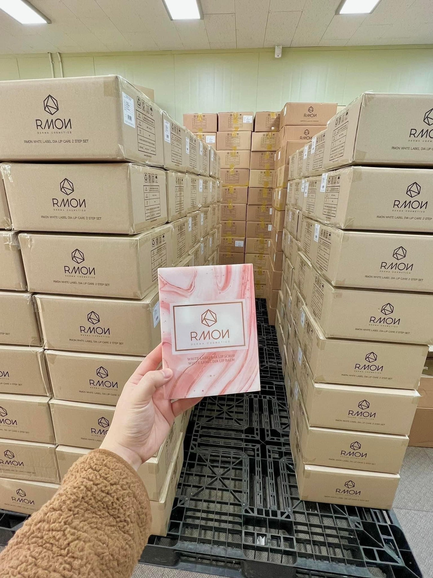 Rmon (lip scrub & lip balm )