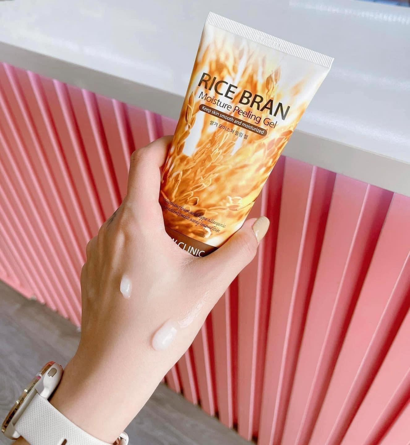 Tay da chet cám gạo Rice Bran